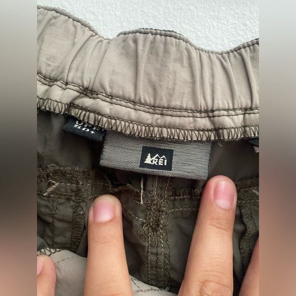 REI… Men's shorts… green tone 100% Nylon Size L - Picture 5 of 8